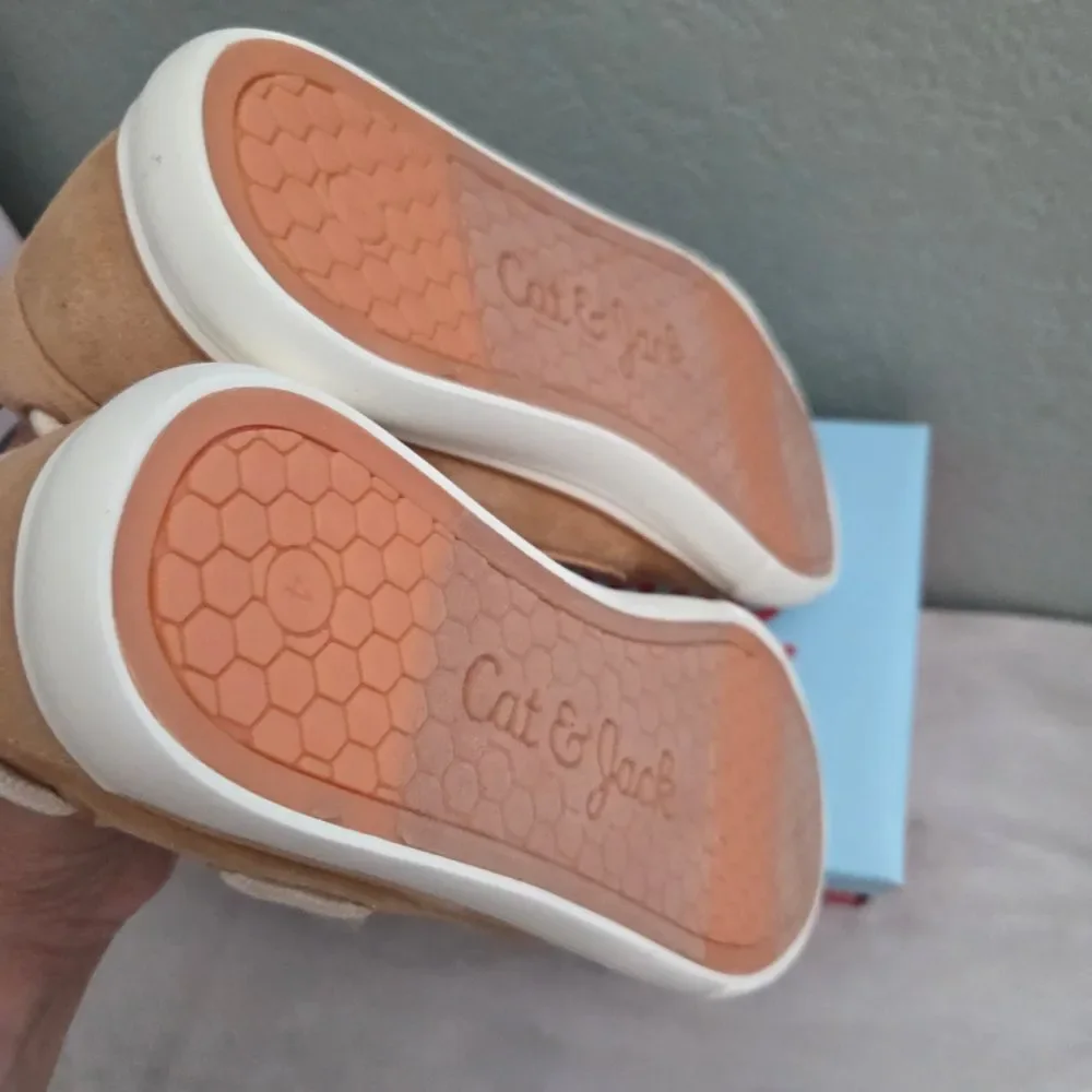 Cat & Jack Kids  Reece Brown  Sneakers Loafers Size 4
